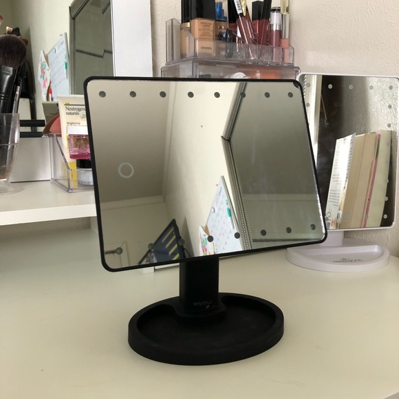 LIKE NEW LED Vanity mirror 360 rotation - Picture 4 of 8